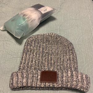 Love your Melon Beanie w/ 3 attachable poms